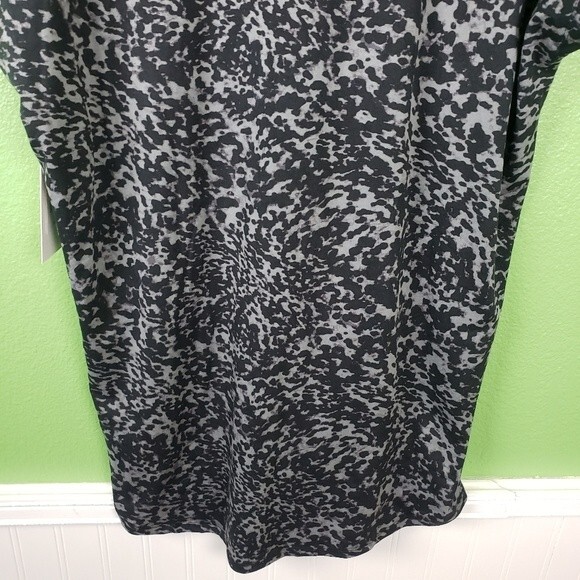 Halston Studio Black/Gray Animal Print Abstract Short Sleeve Stretchy Tshirt XL - Picture 9 of 10